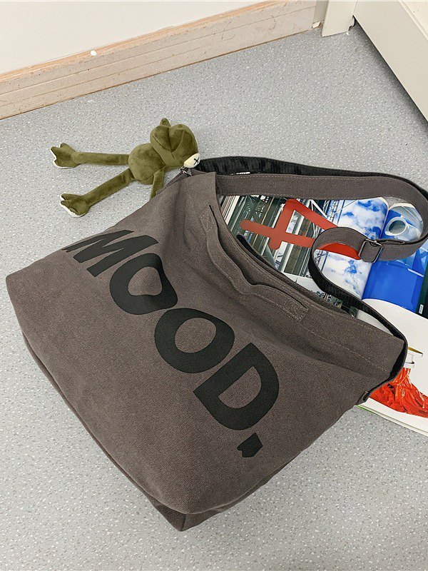 Pendant Detail Vintage Shoulder Bag-2